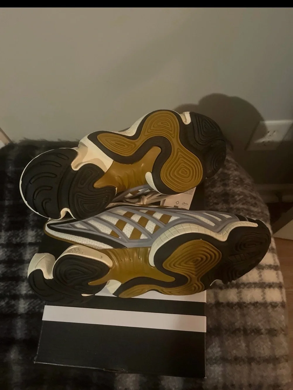 Adidas Intimidation Shoes Mens White Gold Athletic Sneakers! NWT!